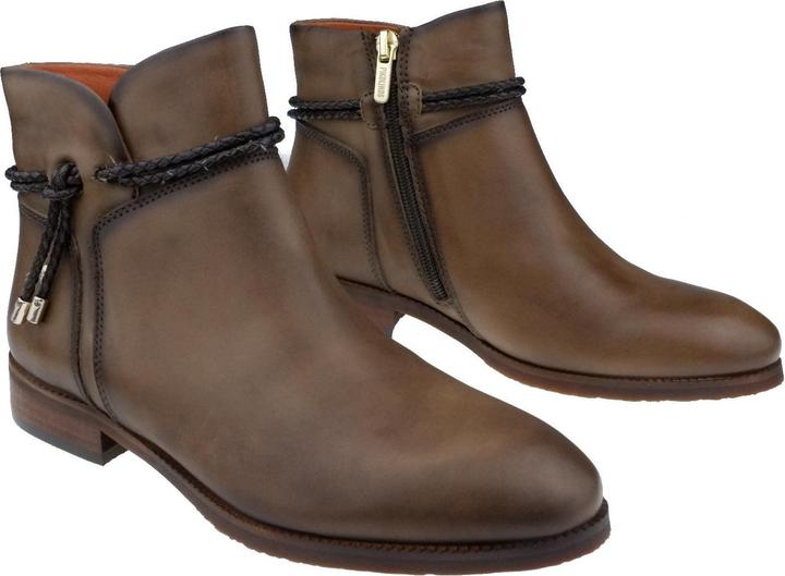 Actual product image Pikolinos Royal (38)