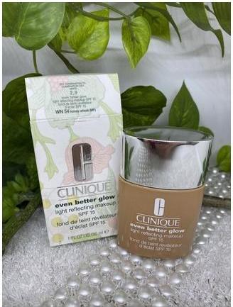 Image du produit Clinique Even Better Glow Fond de teint réflecteur de lumière Spf 15 30mL
