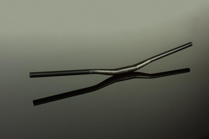 Actual product image Renthal V3 Fatbar Lite Riser Handlebar, 31.8, 760x10mm, black (31.80 mm)