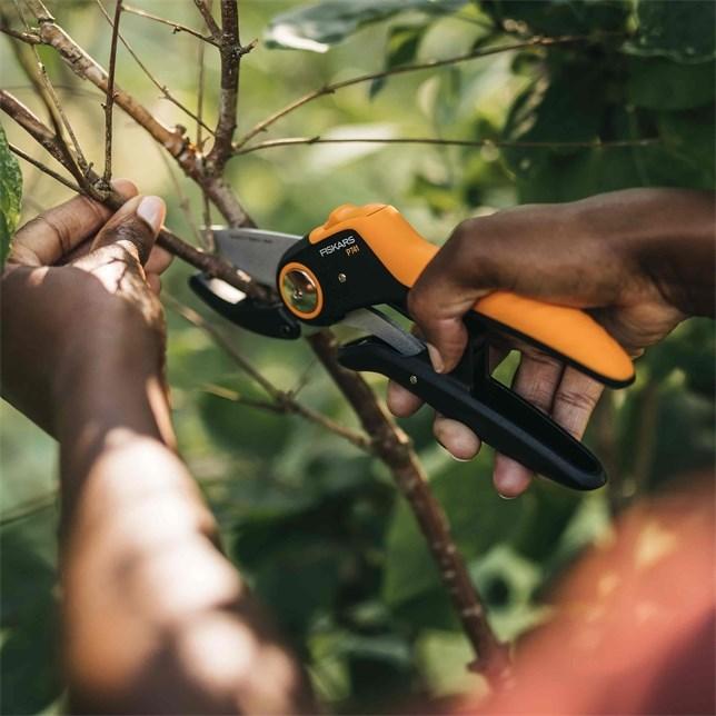 Actual product image Fiskars Plus PowerLever Anvil Garden Shears P741
