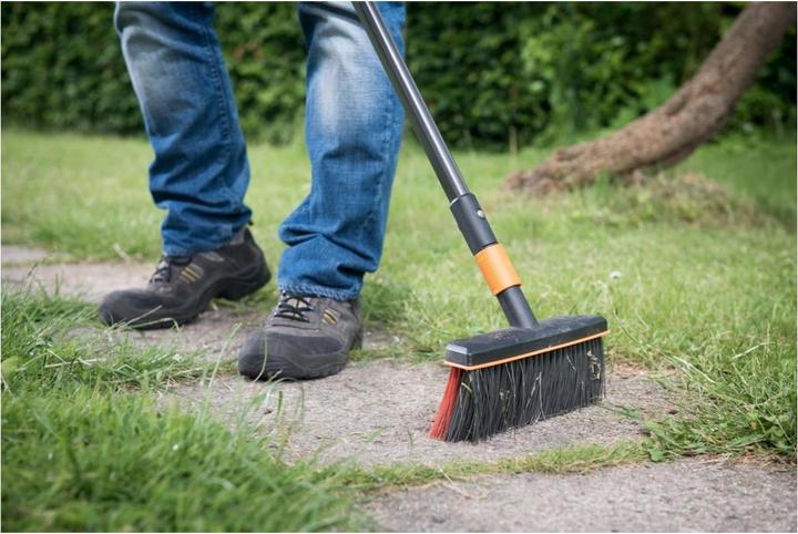 Actual product image Fiskars Street broom (1 pcs.)