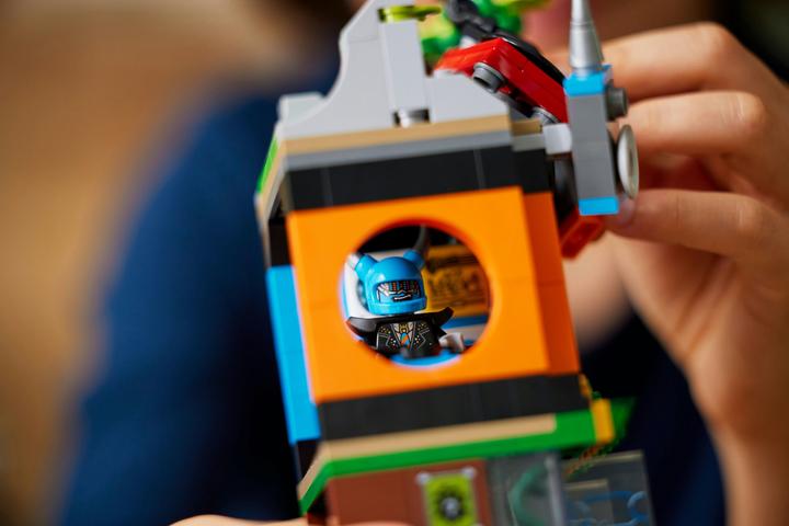 Actual product image LEGO 80054 5th anniversary of Megapolis City (80054, LEGO Monkie Kid)