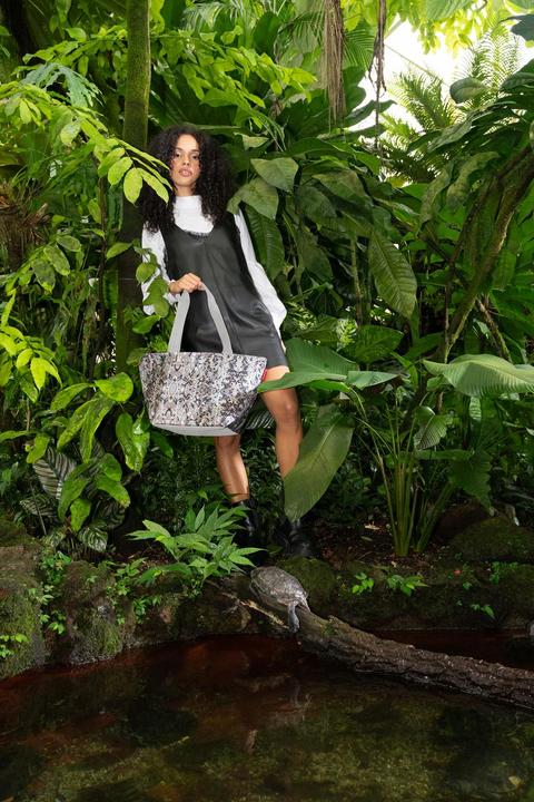Actual product image reisenthel shopper M snake sand