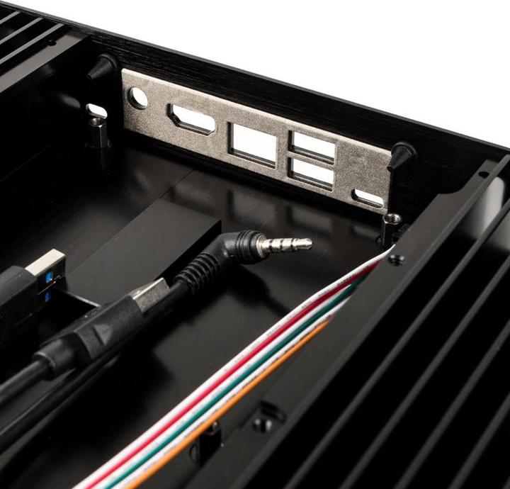 Actual product image Akasa Plato X8 UCFF (UCFF)