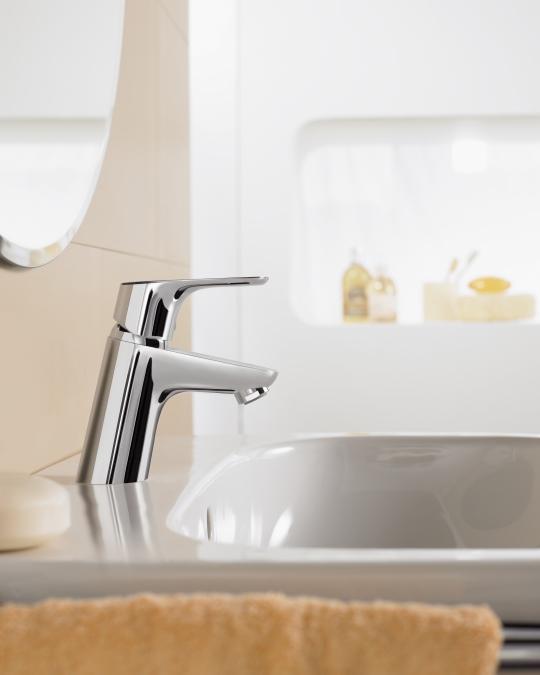 Produktbild hansgrohe Focus Einhebel-Waschtischarmatur 70 mit Zugstangen-Ablaufgarnitur