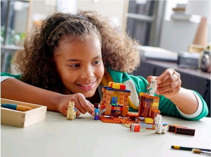 Actual product image LEGO The trading place (21167, LEGO Minecraft)