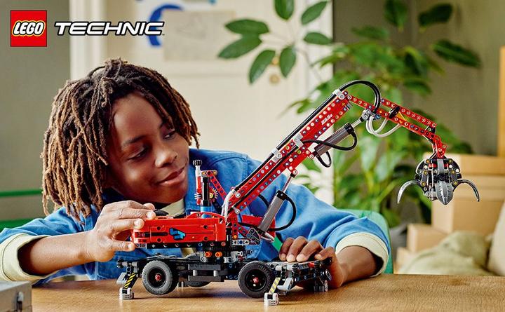 Actual product image LEGO Handling excavator (42144, LEGO Technic)