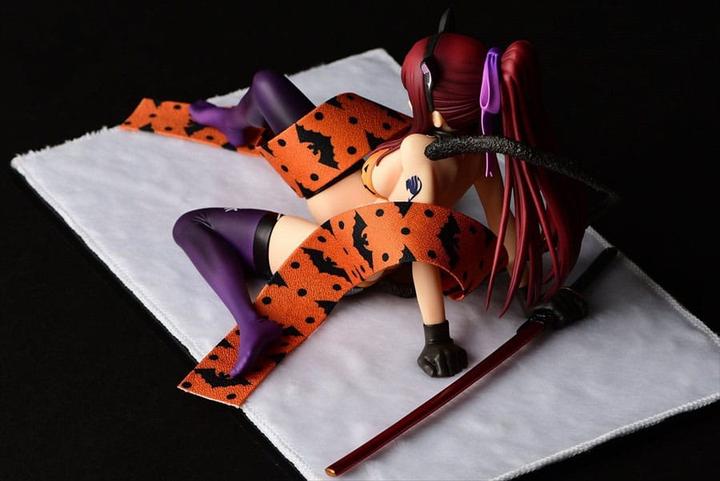 Actual product image Orca Fairy Tail Statue 1/6 Erza Scarlet - Halloween CAT Gravure Style 13 cm