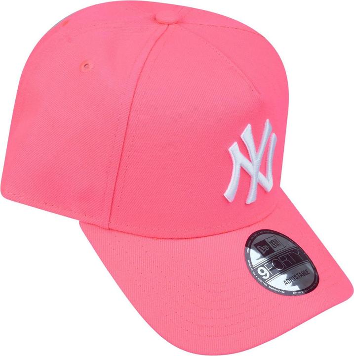 Actual product image New Era 9Forty Snapback Trucker Cap - New York Yankees pink