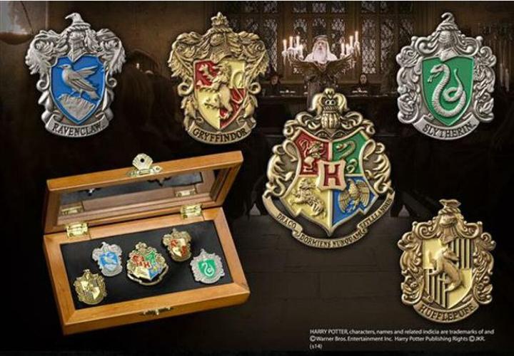 Actual product image Noble Collection Harry Potter Pin Collection Hogwarts (5)