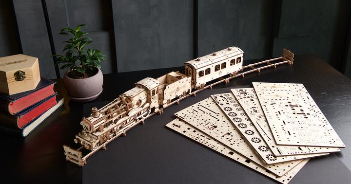 Actual product image Ugears Harry Potter Hogwarts-Express