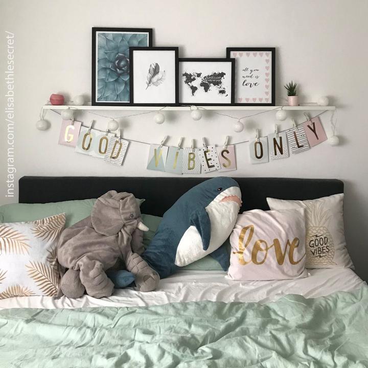 Image du produit Trenddeko Confetti & Crème - Tout ce dont vous avez besoin c'est d'amour (40 x 50 cm)