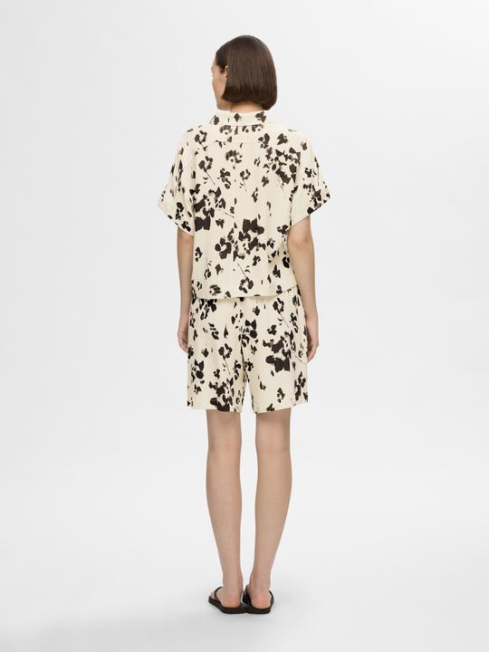 Actual product image Selected Femme Loose fit print shorts (34)