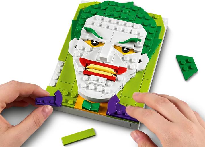 Actual product image LEGO Brick Sketches - Joker (40428)