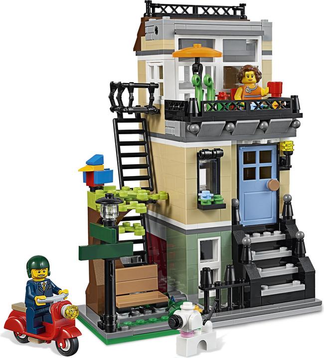 Actual product image LEGO Creator townhouse on Parkstrasse (31065, LEGO Creator Expert)