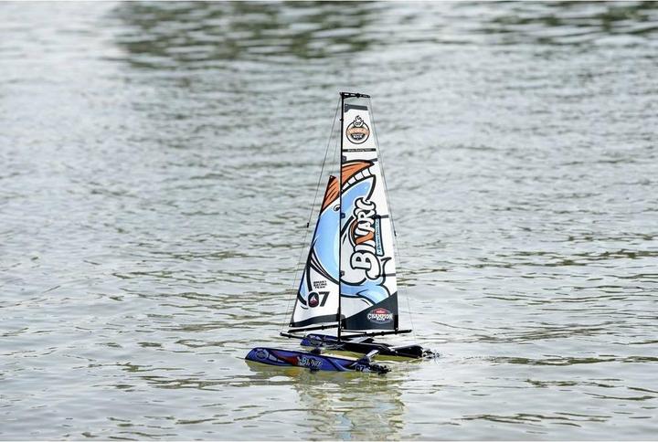 Actual product image Joysway Binary V3 RC Sailboat RtR 400mm