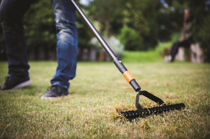Produktbild Fiskars Rasenlüfter