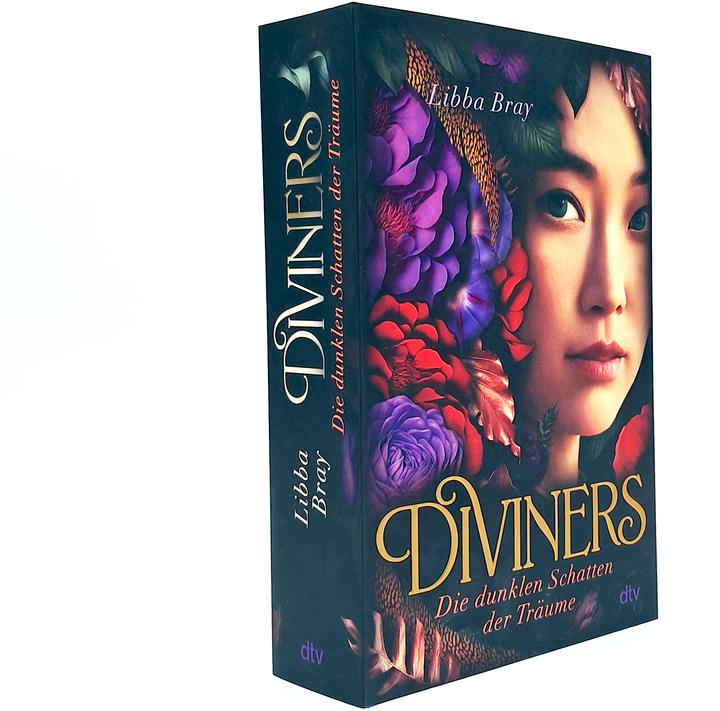 Actual product image Diviners – Die dunklen Schatten der Träume (German, Barbara Lehnerer, Bernadette Ott, Libba Bray, 2025)