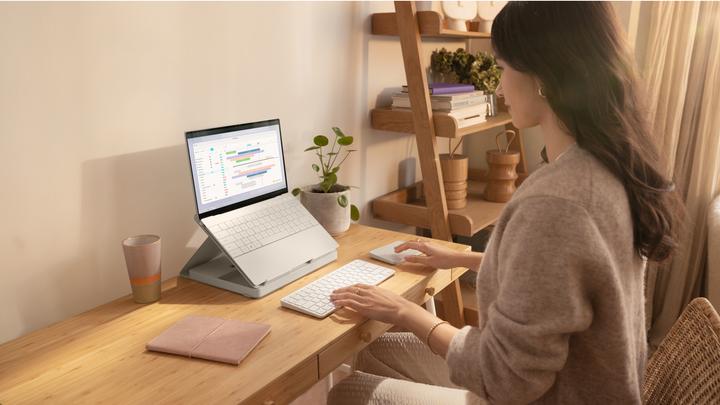 Produktbild Logitech Casa Pop-Up Desk (CH, Kabellos)