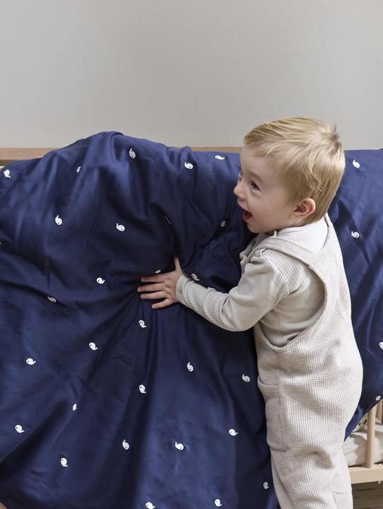 Produktbild Filibabba Baby Bettwäsche GOTS (70x100 cm) - Wal Christian Stickerei - Midnight (70 x 100 cm, 40 x 45 cm)