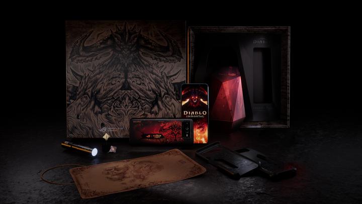 Produktbild ASUS ROG Phone 6 Diablo Immortal Edition (512 GB, Diablo Immortal Edition, 6.78", Dual SIM, 50 Mpx, 5G)