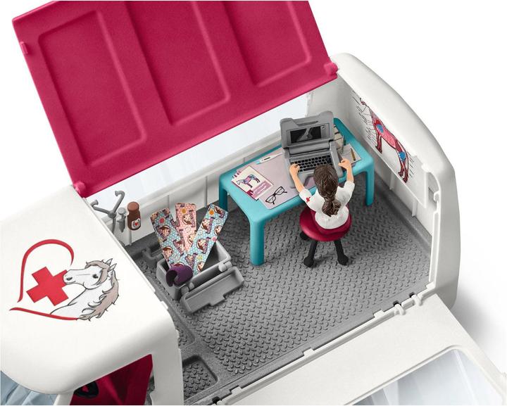 Produktbild Schleich Mobile Tierärztin mit Hannoveraner Fohlen