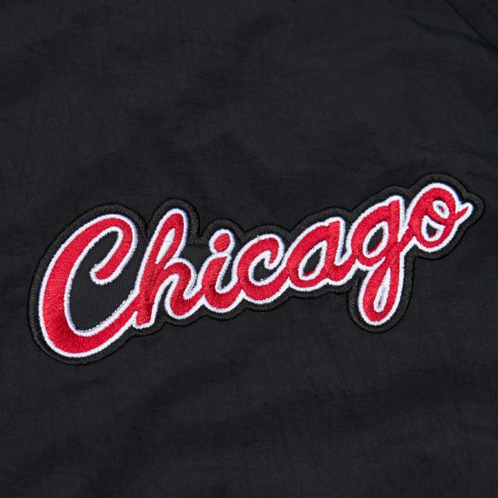 Actual product image Mitchell & Ness full zipped waterproof jacket chicago bulls (XXL)