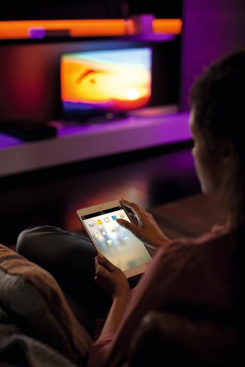 Actual product image Philips Hue Lightstrip Plus (RGBW, 200 cm, Indoor)