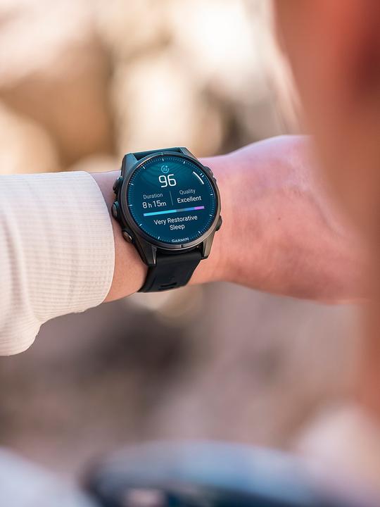 Produktbild Garmin Fenix 8 AMOLED Sapphire Titan (43 mm)