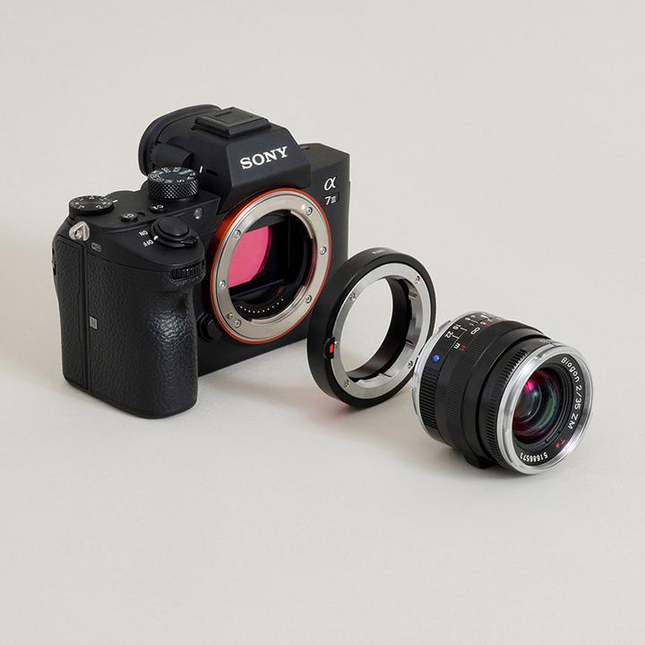 Actual product image Urth Lens Mount Adapter: Compatible with Leica M Lens to Sony E Camera Body (Extendable)