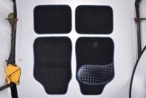 Produktbild Filmer Autoteppich-Set Alu-Look-Pad 4-teilig, blau umrand (1 Set à 4 Fussmatten)