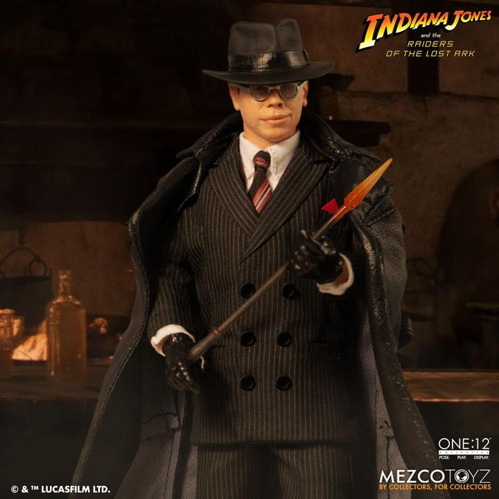 Image du produit Mezco Toys Indiana Jones figurine 1/12 Major Toht and Ark of the Covenant Deluxe Boxed Set 16 cm