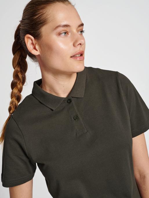 Actual product image hummel Red Classic Polo Woman (XL)