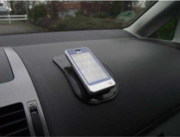 Produktbild BigBuy AUTO-HALTER Unterlage ANTI-RUTSCH PAD für Smartphone Handy etc. SCHWARZ