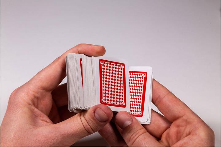 Produktbild Clown games Mini Spielkarten Set 2 (Deutsch, Französisch, Italienisch, Englisch, Niederländisch, Spanisch)