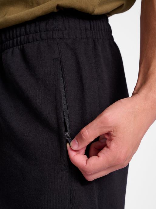 Actual product image hummel Hmltravel Shorts (M)
