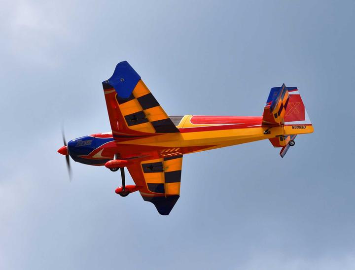 Produktbild Extremeflight-RC extra 300 48" v2 plus rot/blau/gelb arf mit tragflächen-schnellverschluss