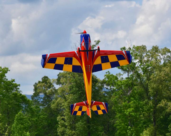 Produktbild Extremeflight-RC extra 300 48" v2 plus rot/blau/gelb arf mit tragflächen-schnellverschluss