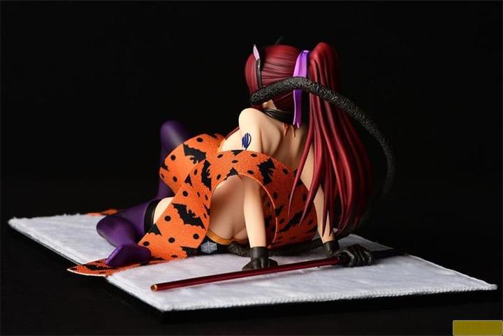 Actual product image Orca Fairy Tail Statue 1/6 Erza Scarlet - Halloween CAT Gravure Style 13 cm