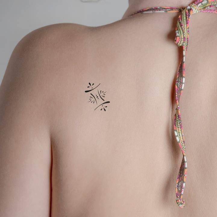 Produktbild minink Temporäres Tattoo: Sternzeichen Zwilling in kalligrafischer Schrift