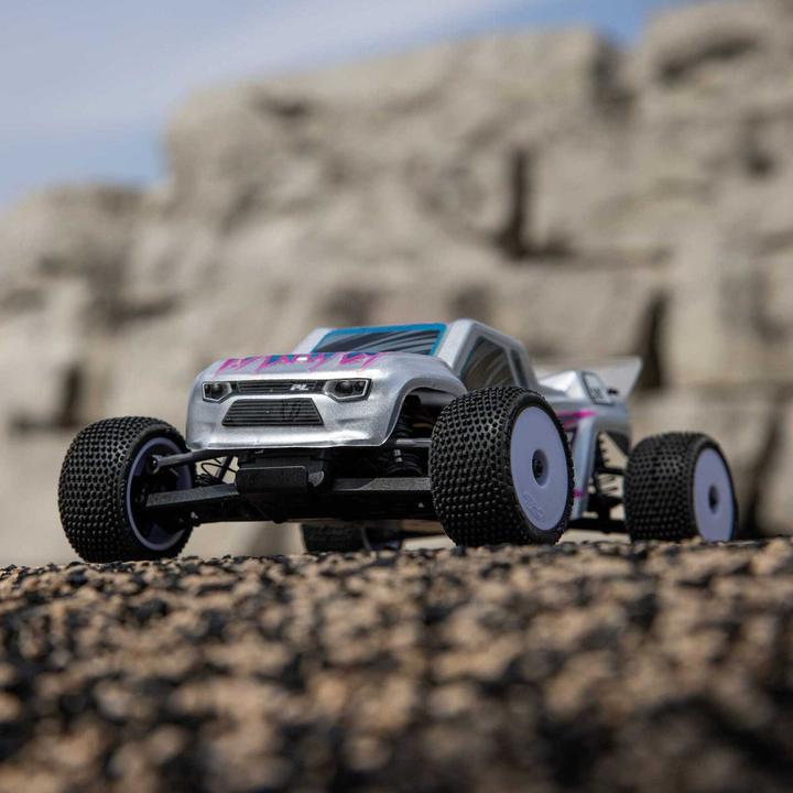 Produktbild Losi Micro-T 2S 1/28 2WD RTR Stadium Truck (Akku & Ladegerät enthalten), Silber (RTR Ready-to-Run)