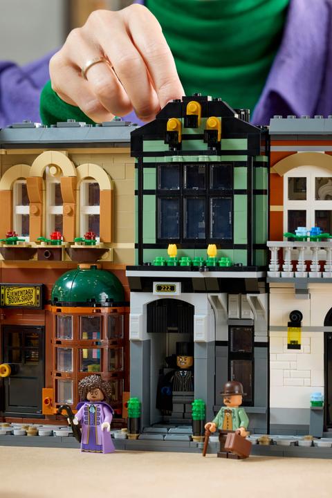 Actual product image LEGO Sherlock Holmes: Book Nook (10351, LEGO Icons)