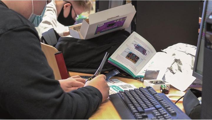 Actual product image Joy-it cej-MB-Set01 Electronic Adventure Micro Bit Programming Experiment Box from 8