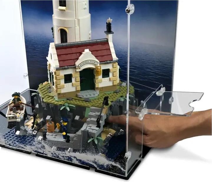 Produktbild iDisplayit Acryl-Display für LEGO® 21335 Motorisierter Leuchtturm (Mit Hintergrundmotiv und schwarzem Boden)