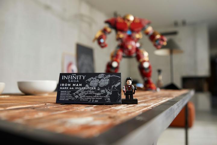 Actual product image LEGO Hulkbuster (76210, LEGO Marvel, LEGO Rare Sets)