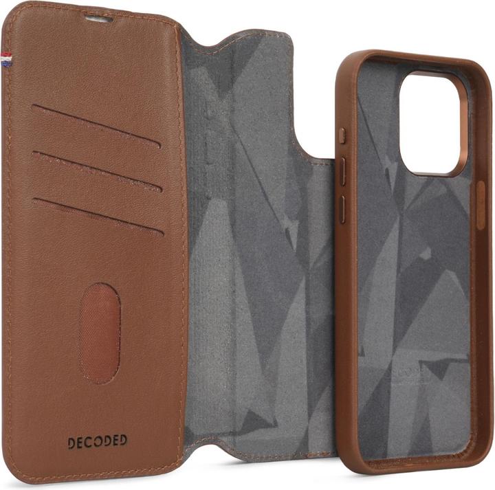 Actual product image Decoded Detachable MagSafe Leather Wallet (Apple iPhone 15 Pro)
