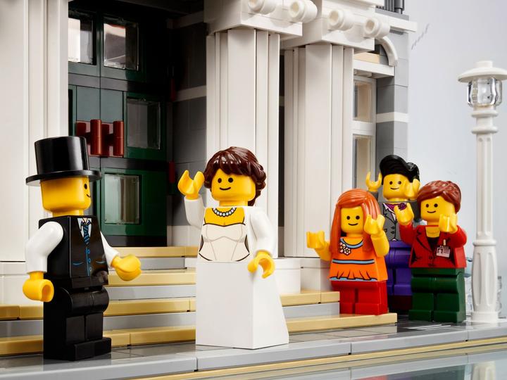 Actual product image LEGO City Hall (10224, LEGO Creator Expert)