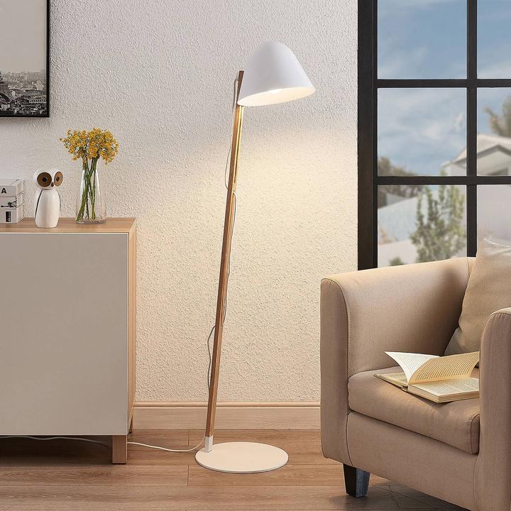 Actual product image Lindby Tetja floor lamp with wooden pole, white (E27)