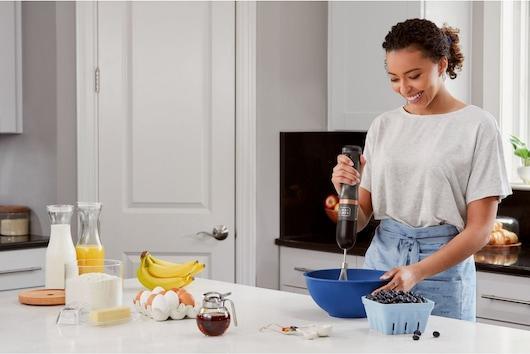 Produktbild Black & Decker Kitchen Wand™ 7,2V Akku-Stabmixer, grau