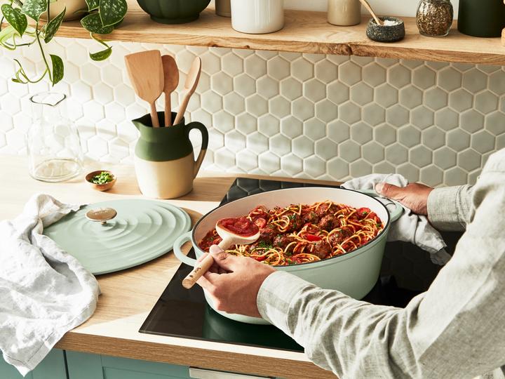 Productafbeelding Tefal LOV Gietijzeren Ovale Braadpan 34cm Lichtgroen (34 cm, Braadpan + kasserol, Steelpan, Gietijzer)